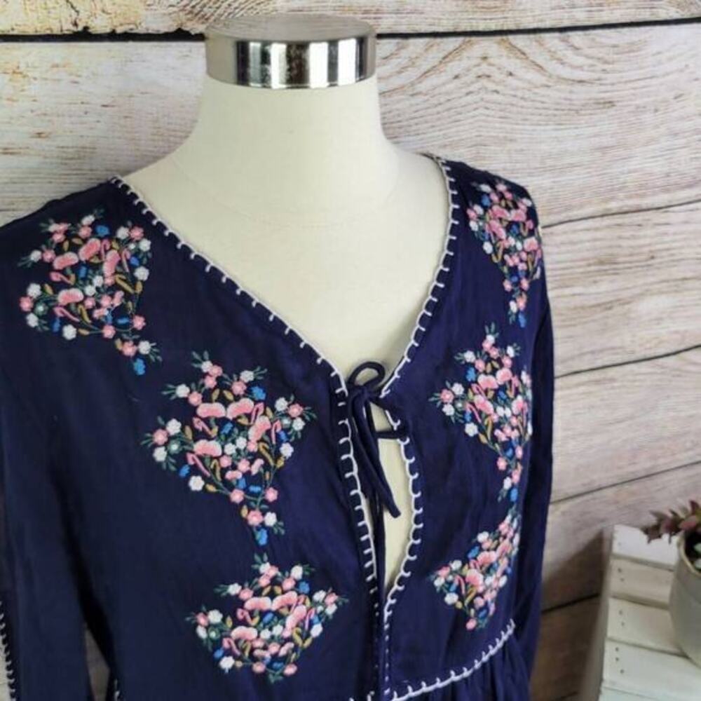 NWT Hummingbird Tassel Keyhole Crepe Navy Blue Top Size Large‎ - Picture 2 of 7